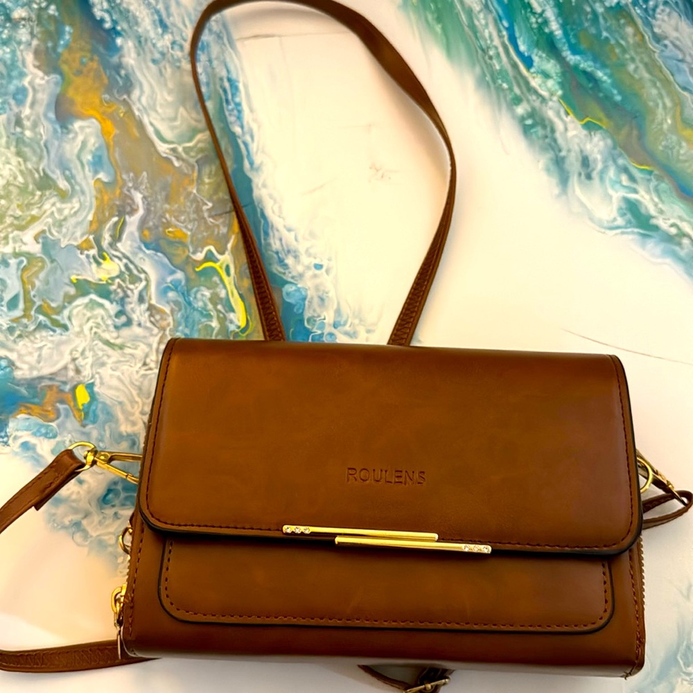 FOREVER YOUNG -NEW Crossbody. VERY CLASSY
EASTER SUNDAY